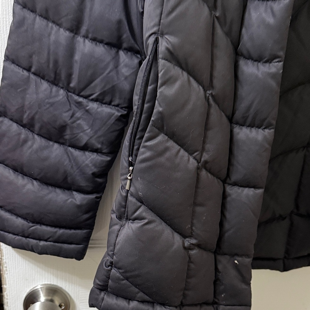 Patagonia Women's Black Puffer Jacket - Picture 5 of 9